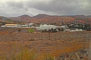 l calma estate nuvoloso paesaggio a partire dal il spagnolo canarino isola Lanzarote foto