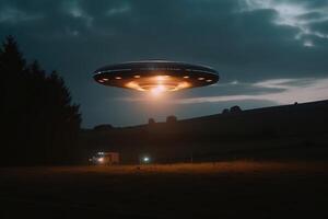 un' vicino su Visualizza di un' ufo con un' riflettore appuntito a il parte inferiore di il paesaggio creato con generativo ai tecnologia. foto