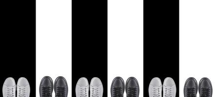 sfondo gli sport scarpe. nero e bianca scarpe da ginnastica su un' a strisce sfondo. foto