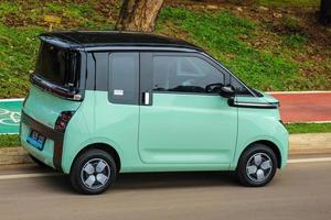 Giacarta, Indonesia nel luglio 2022. il wuling aria ev auto ha verde colore. foto