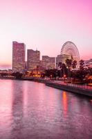 Yokohama skyline della città al crepuscolo, Yokohama, Giappone foto