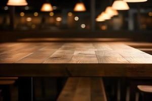 vuoto di legno tavolo e sfocato sfondo. per Prodotto Schermo foto