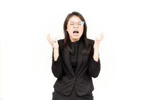arrabbiato gesto di bellissimo asiatico donna indossare nero blazer isolato su bianca sfondo foto