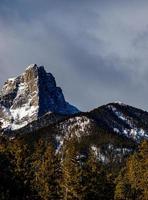 vista delle montagne rocciose canadesi