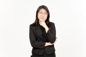 pensiero gesto di bellissimo asiatico donna indossare nero blazer isolato su bianca sfondo foto