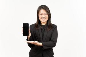 mostrando applicazioni o Annunci su vuoto schermo smartphone di bellissimo asiatico donna indossare nero blazer foto