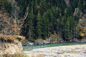 montagne fiume paesaggio autunno viaggio bellezza fresco aria foto