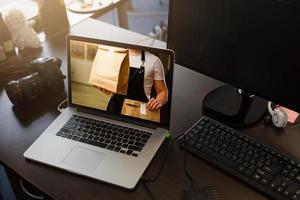 ordine cibo consegna in linea di computer portatile, cibo consegna veloce foto