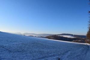 colline coperte di neve foto