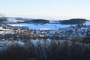 caldera lago schalkenmehrener Maar nel inverno foto