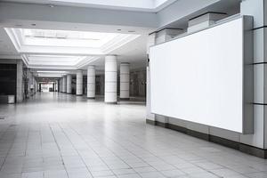 pubblico shopping centro centro commerciale o attività commerciale centro annuncio pubblicitario tavola spazio come vuoto vuoto bianca modello cartello foto