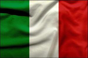 Italia bandiera su il strutturato stoffa, contemporaneo prendere su il verde, bianca, e rosso italiano bandiera foto