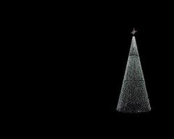 raggiante Natale albero decorazione su nero sfondo foto