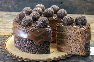 cioccolato torta con bonbon foto