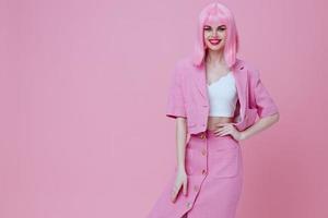 bellissimo alla moda ragazza luminosa trucco rosa capelli fascino rosa sfondo inalterato foto