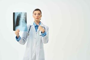 femmina medico condimento toga raggi X emozione ospedale foto