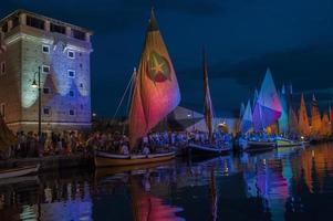 cervia, ravenna Provincia, Italia luglio 07, 2014. storico raffigurazione indietro per 1447 di Caricamento in corso sale su Barche a seguire il itinerario per Venezia. foto