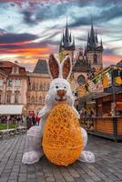 il vecchio cittadina piazza di praga - uno di il principale turistico macchie nel il città foto