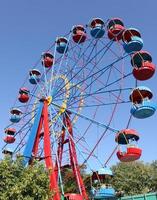 Ferris ruota nel parco nel sevastopol foto