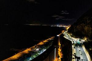 calma notte Visualizza di il strade e porta di alicante a partire dal il Torre foto