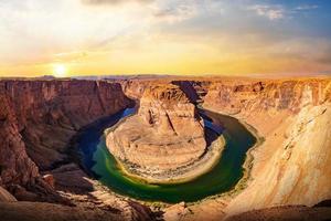 Horseshoe Bend vista panoramica al tramonto, parco nazionale di Glen Canyon in Arizona, Stati Uniti foto