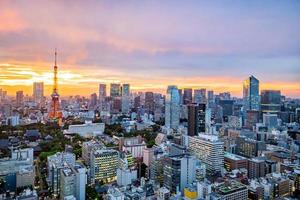 paesaggio urbano di tokyo al tramonto foto