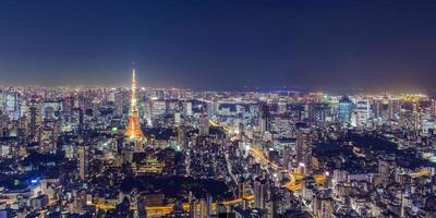 paesaggio urbano di tokyo di notte