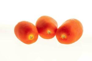 Due cipolle arancia isolato su bianca foto