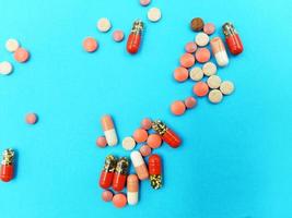 pillole, compresse e capsule farmaceutiche assortite foto