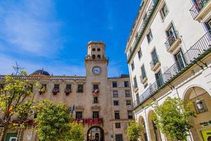 città di alicante Spagna decorato per Pasqua su un' soleggiato giorno foto