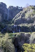 marmore cascata chiuso nel un' soleggiato giorno foto