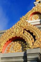d'oro pagoda nel tempio collocato su il montagna e molto bellissimo Visualizza nel Chiang Rai Provincia, Tailandia. foto
