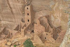 scogliera dimora nel un' canyon parete foto