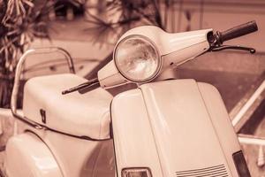 lampada del faro vintage di una motocicletta foto