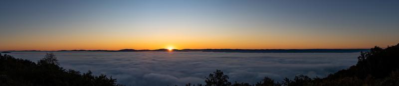 Alba sopra il nuvole foto