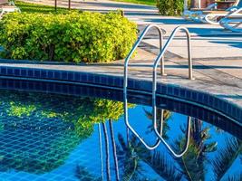 piscina in un hotel foto