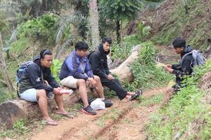 gorontalo, 5 feb 2023 - un' gruppo di persone campeggio insieme nel natura foto