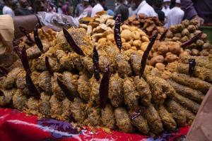 tradizionale bangladeshi delizioso strada cibo speciale iftar articolo foto