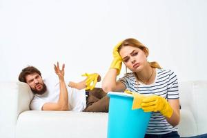lavori di casa sposato coppia servizio interno pulizia stile di vita foto