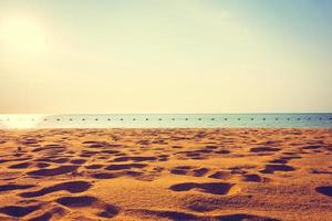 spiaggia e mare con copia spazio foto