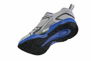 grigio sneaker con blu Accenti isolato. gli sport scarpe su un' bianca sfondo. foto