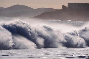 enorme mare onde foto