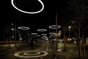 urbano paesaggio di un' strada nel benidorm nel Spagna con interessante illuminazione foto
