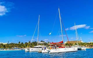 cancun quintana roo Messico 2022 Barche motoscafi yachts e molo acqua su isla mujeres Messico. foto