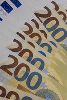 200 Euro banconote europeo conto denaro contante i soldi isolato su nero sfondo Due centinaio Euro vicino su moderno alto qualità immediato azione Stampa foto