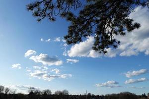 Basso angolo Visualizza di Locale pubblico parco e bellissimo alberi un' chiaro e freddo giorno di 24-marzo-2023 a luton cittadina di Inghilterra UK. foto