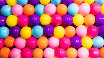 colorato palloncini sfondo - vero foto, concetto di celebrazione, festa, felice, sorpresa. foto