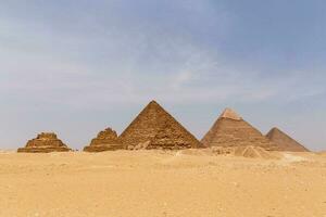 paesaggio con sei piramidi di Giza foto