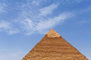 piramide di khafre nel Giza contro blu cielo, Egitto foto