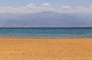 Visualizza su spiaggia a morto mare, Israele foto